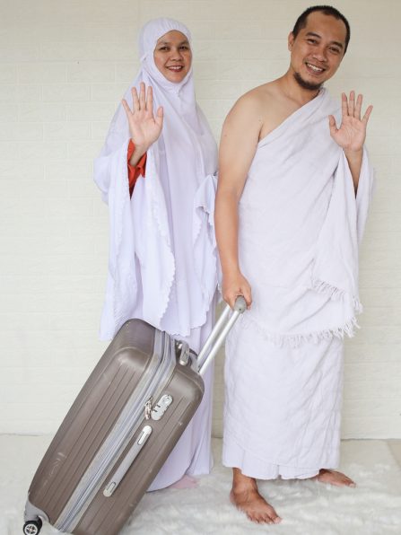 muslim-couple-ready-to-umrah-or-hajj-2023-11-27-05-12-11-utc